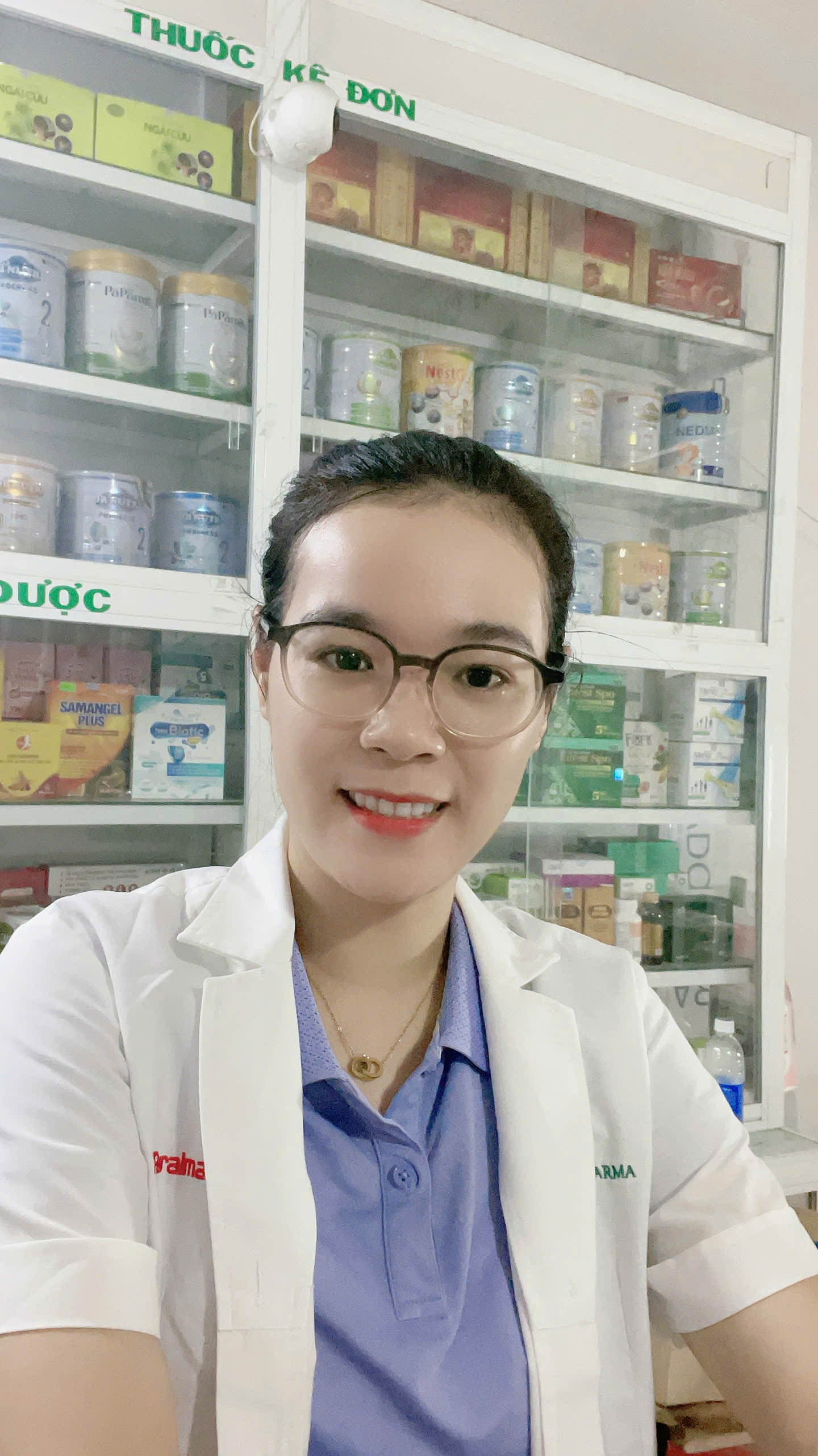 Dược sĩ Lê Vũ Hà tại nhà thuốc